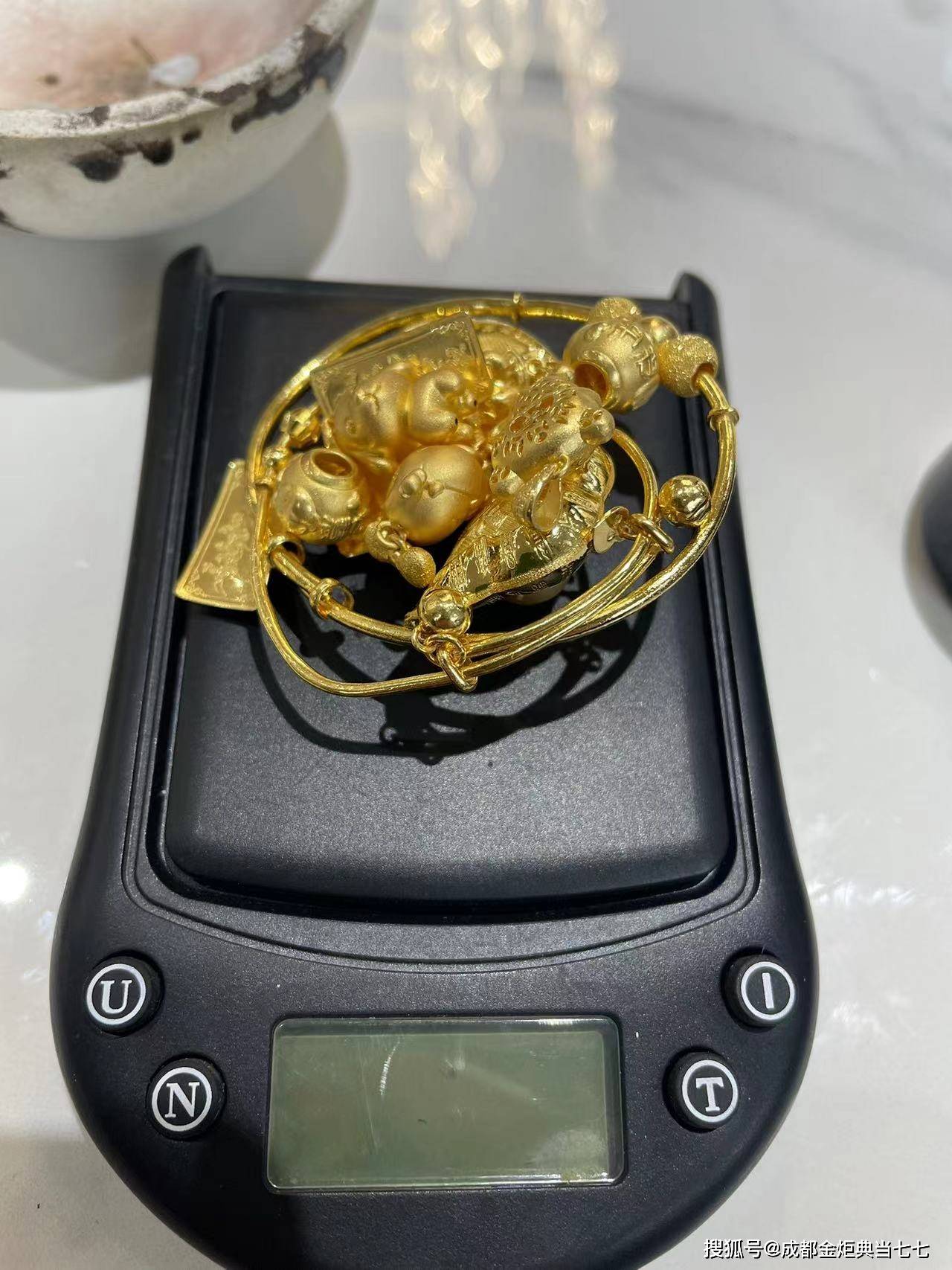 绍兴最新24小时上门回收金价方法分析(最方便真实的绍兴24小时上门回收黄金方法)